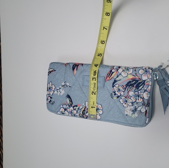 Vera Bradley Accordion wristlet in Cherry Blossom. - Picture 9 of 9